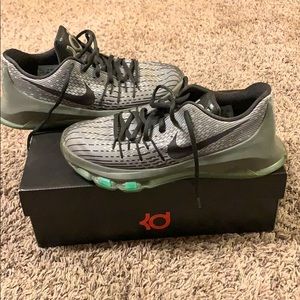 Kd 8 boys size 7
